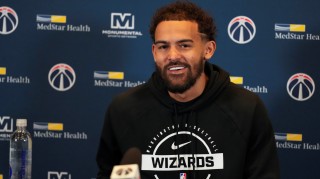 开云赛事运营官方-奇才留不留？浓眉8月可续4年2.75亿 特雷·杨7月前可续3年1.57亿